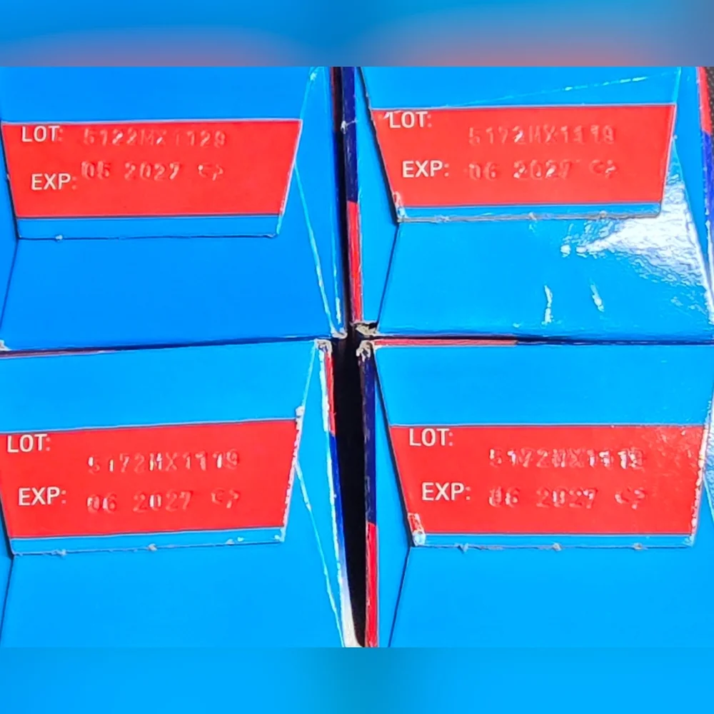 Colgate MaxFresh Toothpaste - Cool Mint (Blue & Red) - Picture 6 of 6